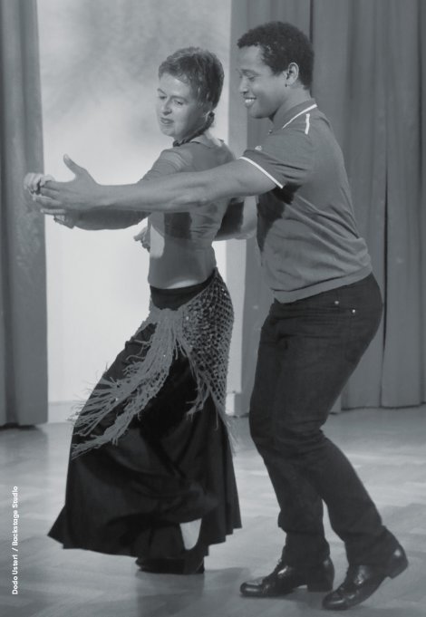 Backstage Studio: Dodo Usteri dancing with ballroom partner