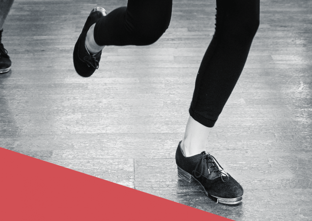 Backstage Studio: Tap Einführungskurs April 2018 Backstage Studio: Beine von Tap Dancer während Unterricht