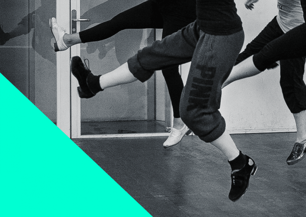 Backstage Studio: Tap introduction course with Regine April 2019 Backstage Studio: Legs of tap dancers during class