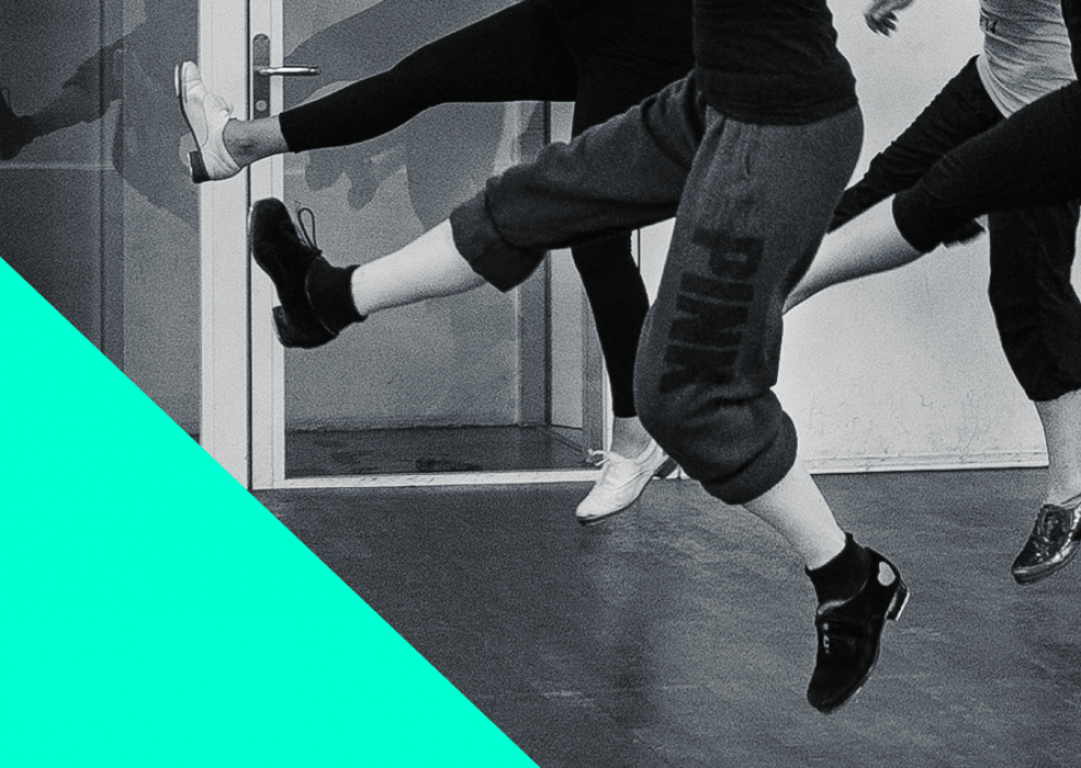 Backstage Studio: Tap Einführungskurs mit Flavia Oktober 2019 Backstage Studio: Beine von Tap Dancers während Unterricht