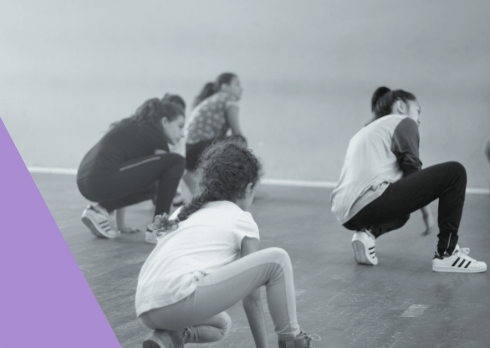 Backstage Studio: HipHop für Kids ab 8 Jahren mit Audrey Backstage Studio: Tanzschüler während Unterricht am Tanzen