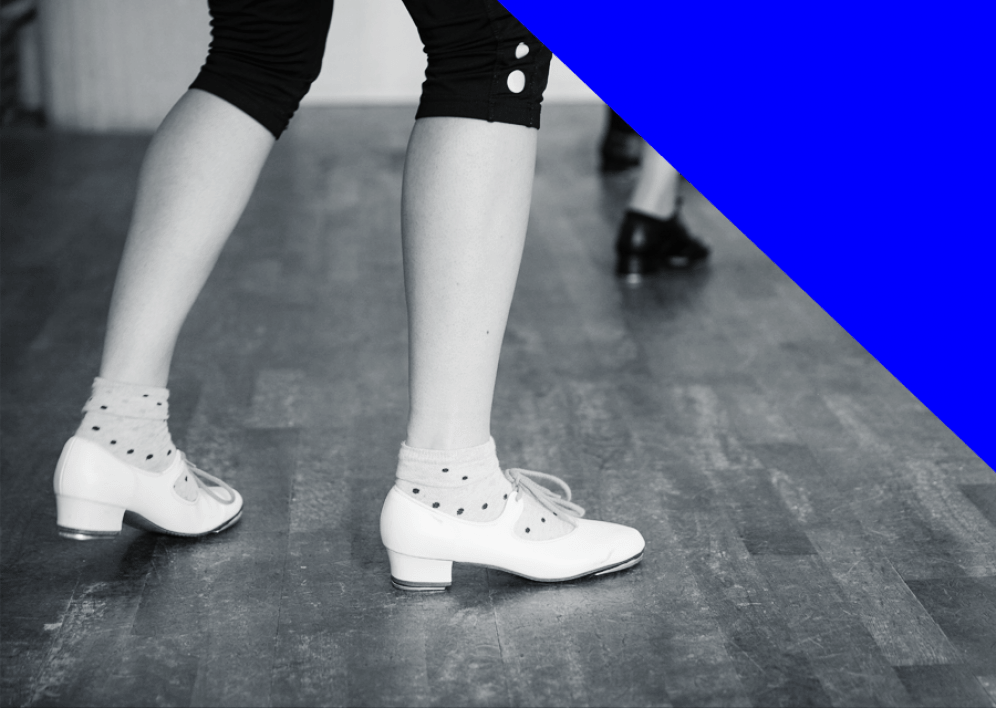 Backstage Studio: Tap dance for beginners with Sabine Backstage Studio: Legs and shoes of two tap dancers during class