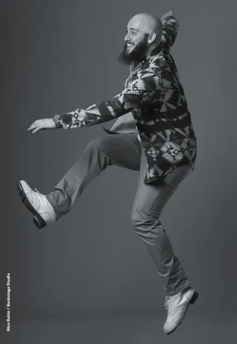 Backstage Studio: Nico Rubio in Tanzpose