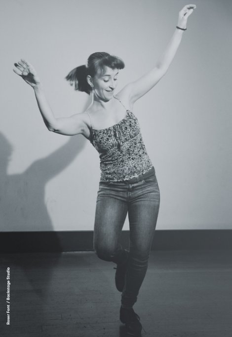 Backstage Studio: Roser Font in dance pose