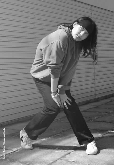 Backstage Studio: Valerie Tveiten Backstage Studio: Valerie Tveiten in Tanzpose