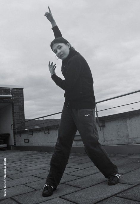 Backstage Studio: Valerie Tveiten in dance pose